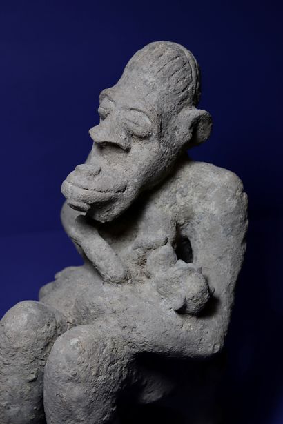 null 
Important and rare maternity statue known as a hàrberé, linked to the cult...