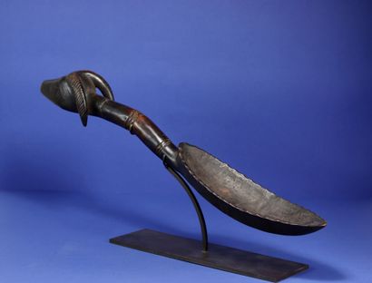  Superb wakemia spoon, the end of the handle showing a powerful ram's head, the edges...