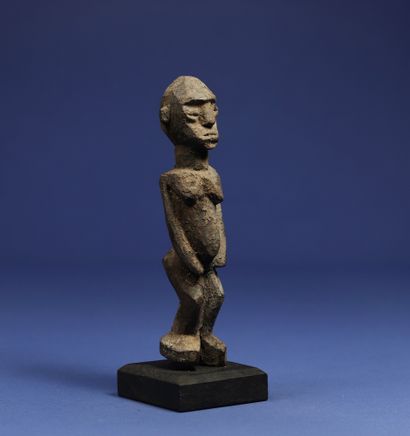 null 
Male statuette represented standing. 



Wood with a crusty patina. 



Lobi,...