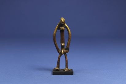  Superb small bronze depicting a standing...