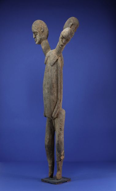 null 
Rare and imposing statue depicting a three-headed body, the arms glued to the...