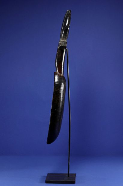  Cuillère wakemia, le cuilleron allongé, le manche décoré d'une paire de cornes....