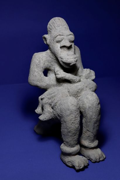 null 
Important and rare maternity statue known as a hàrberé, linked to the cult...