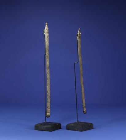  Lot of two protective bronzes in the shape of a snake. Lobi-Gan, Burkina Faso. H....