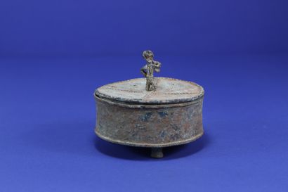  Kuduo gold box, the lid decorated with a musician playing the flute. Bronze with...