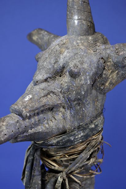  Impressive ceremonial object representing an exuberant animal head at the top of...