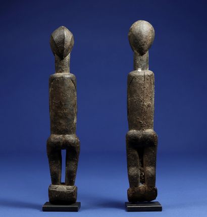 null 
Charming couple of statuettes with simplified features. 



Wood with a crusty...