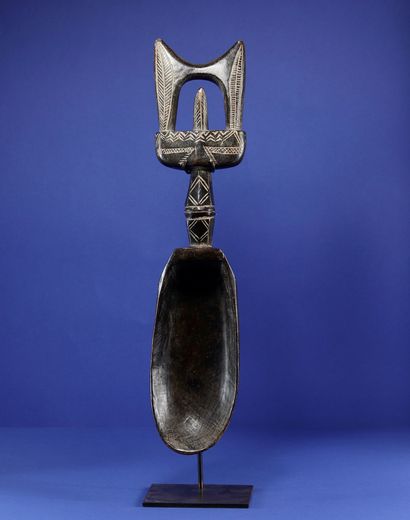 null 
Wakemia spoon, the handle decorated with geometrical patterns. 



Wood with...