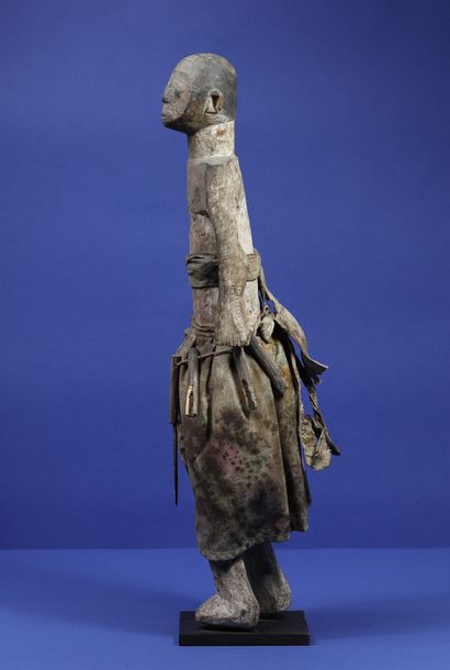 null 
Wooden statue representing a standing figure dressed in a cloth skirt and a...