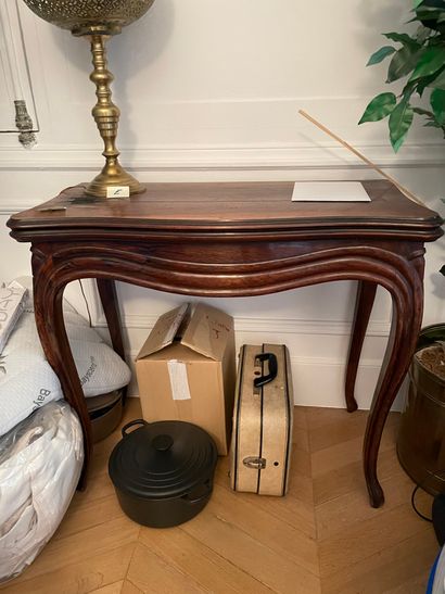 null Ensemble d'une table de style Louis XV à jeu et une table en bois naturel à...