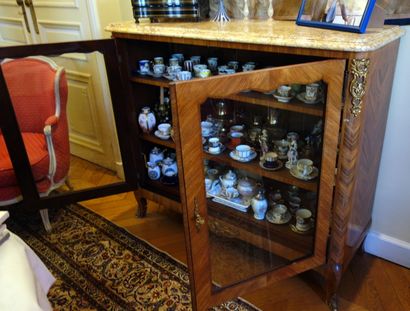  Violet wood veneer display case. Cambered legs. Rounded uprights. Two glass doors....