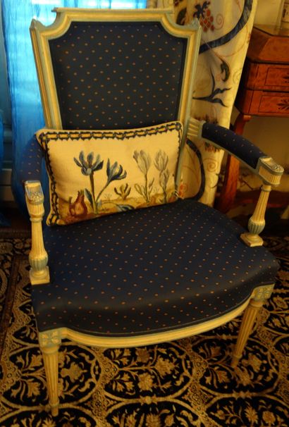  Cabriolet armchair in cream and blue lacquered wood Fluted tapered legs Baluster...