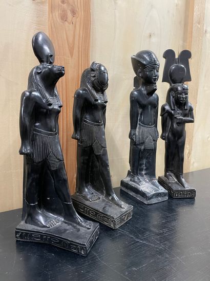 EGYPTE Set of 4 sculptures In composite material H. 42 to 52 cm. 