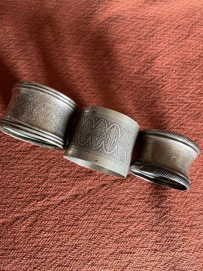 null Three napkin rings
In silver 950°°°
XIXth century
P. 66.1g.
A silver tumbler...