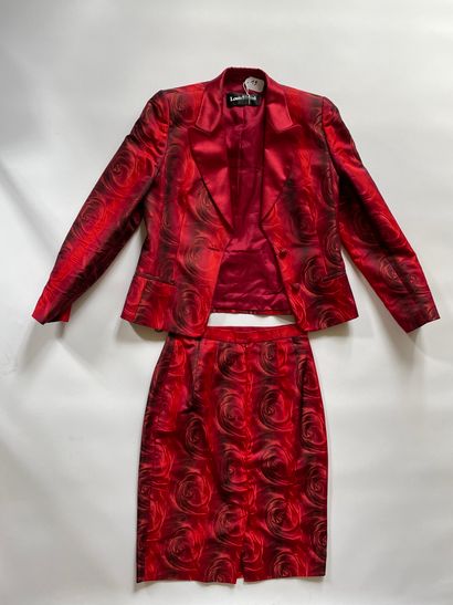 null 
ZAPA 

Robe et sa veste à motif floral rouge T. 38



LOUIS FERAUD  

Tailleur...