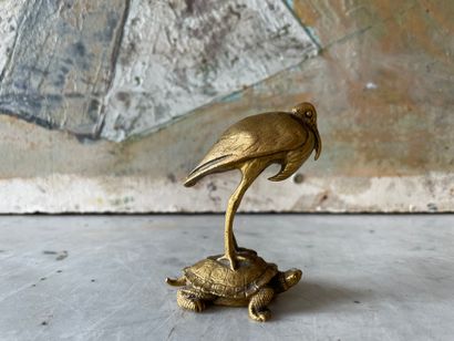 ANTOINE-LOUIS BARYE (1796-1875) 
Cigogne sur une tortue
Bronze à patine dorée.
Cachet...