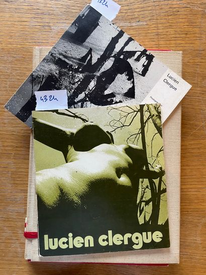 Lucien Clergue Deux petits catalogues avec envoi autographe
On joint un recueil d'estampes...