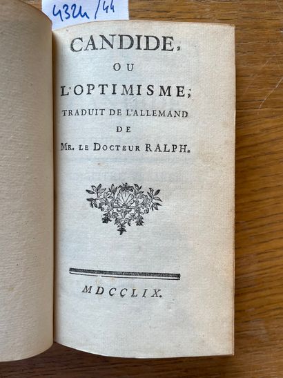 [VOLTAIRE]. - Candide ou L'optimisme, traduit de l'allemand de Mr.
le docteur Ralph.
1759...