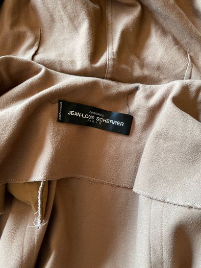 null Lot de vêtements vintages comprenant:
Une veste Dolce Gabanna, Taille italienne...