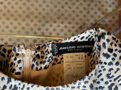 null Lot de vêtements vintages comprenant:
Une veste Dolce Gabanna, Taille italienne...