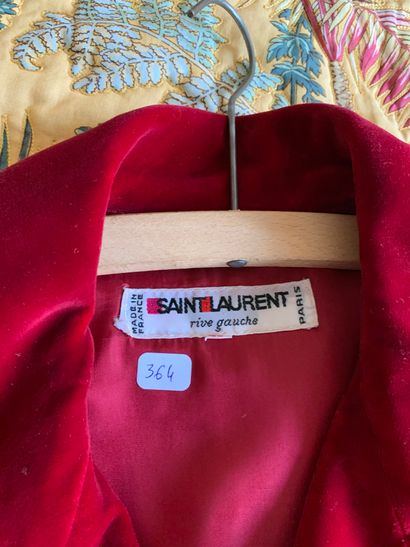 SAINT-LAURENT Rive Gauche circa 1982-1983: Robe en lainage à carreaux rouge, vert...