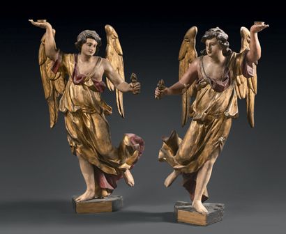 Pair of angels in the round standing on quadrangular...
