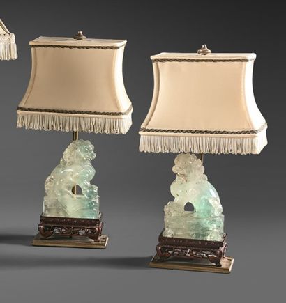 CHINE - XXe siècle Pair of fluorite chimeras seated on rectangular bases, the male...