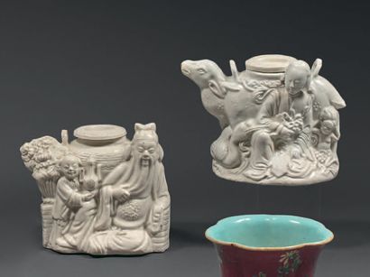 CHINE - EPOQUE KANGXI (1662 - 1722) Two Chinese white enamelled porcelain pourers,...