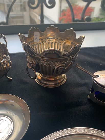 null Lot in silver 800 and 925 thousandths including: two cups on foot, two ashtrays...