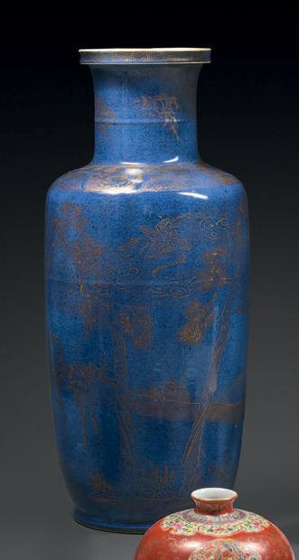 CHINE - XIXe siècle Vase of form roll out of porcelain enamelled powder blue and...