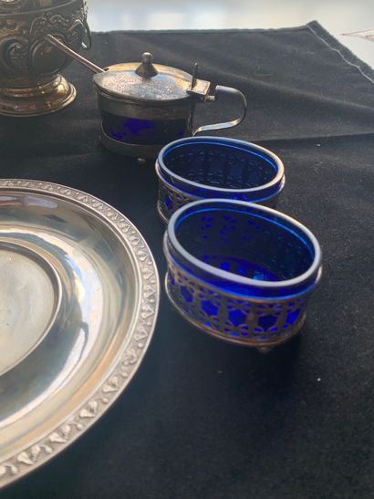  Lot in silver 800 and 925 thousandths including: two cups on foot, two ashtrays...