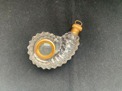 null Cut crystal lorgnette bottle with scroll. The gilded metal frame with suspension...