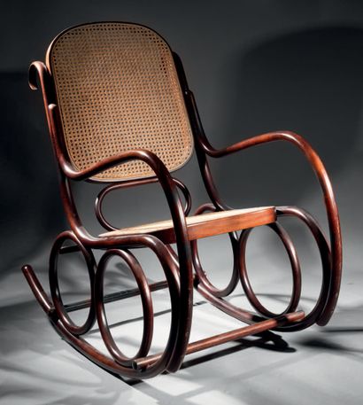 AKITA MOKKO (éditeur) - JAPON Mahogany stained bentwood rocking chair with flat,...