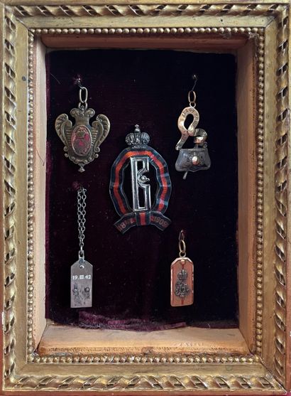  Lot of 5 tokens of the Imperial Russian Army framed: - a token of the Guards Regiment...