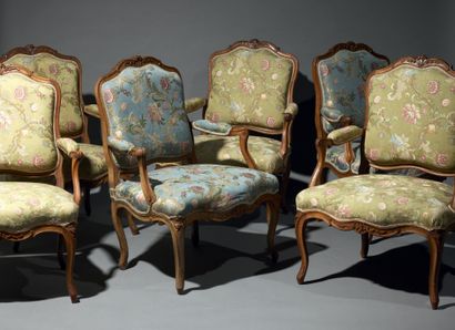 null Suite de six fauteuils à la reine en hêtre mouluré et sculpté.
Pieds cambrés...