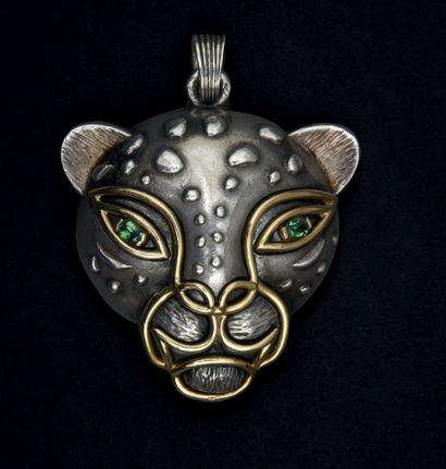 RENE BOIVIN (1864-1917) 
Panther" pendant in oxidized silver and 750°/°° gold, styling...