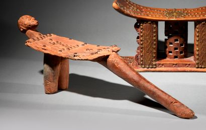 null Lobi stool
Burkina Faso
Wood, brass nails
H. 20 - L. 60 cm
Lobi tripod stool...