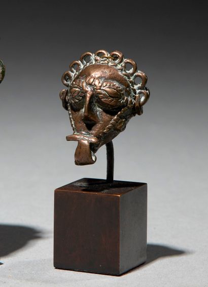 null Head weight
Ivory Coast/Ghana
Bronze
H. 3 cm
Akan gold powder weight in the...