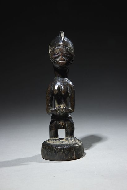 Statuette Bassa-Nge Nigeria Bois H. 20 cm Charmante statuette représentant un personnage...