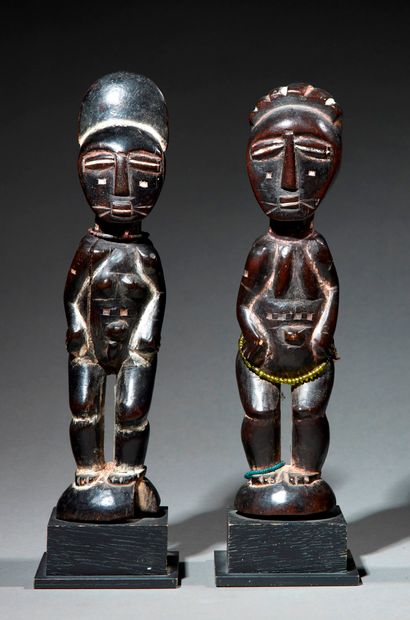  Two statuettes, Koulango Ivory Coast Wood, traces of polychromy, beads H. 23 cm...