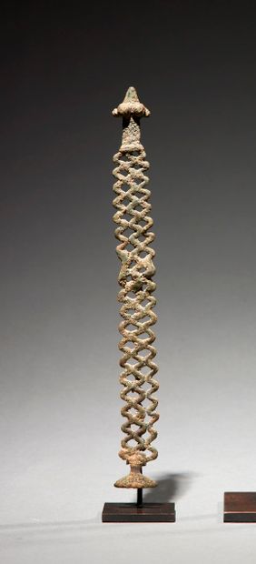 null Gan anklet
Burkina Faso
Bronze
H. 22,4 cm
Gan anklet in bronze representing...