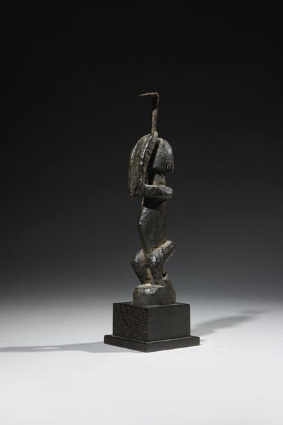  Statue Dogon Mali Bois, fer H. 23 cm Superbe statuette Dogon d'un grand classicisme...