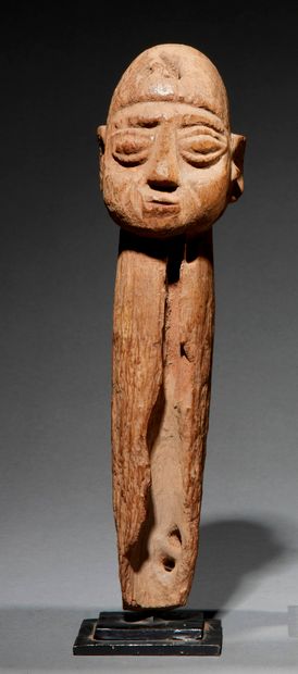  Lobi votive head Burkina Faso Wood H. 24 cm Baathil ancestor's head resting on a...