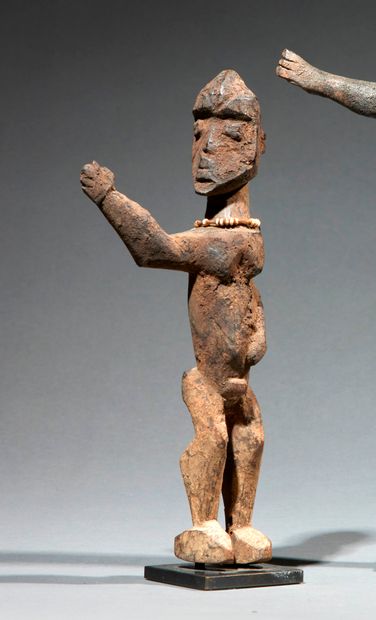  Lobi statuette Burkina Faso Wood and beads H. 21,5 cm Interesting statuette representing...