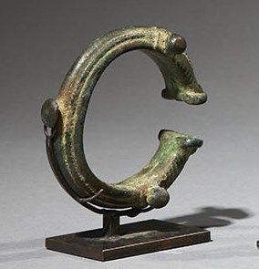 null Bracelet Gan
Burkina Faso
Bronze
L. 7,5 cm
Bracelet en bronze figurant un serpent...