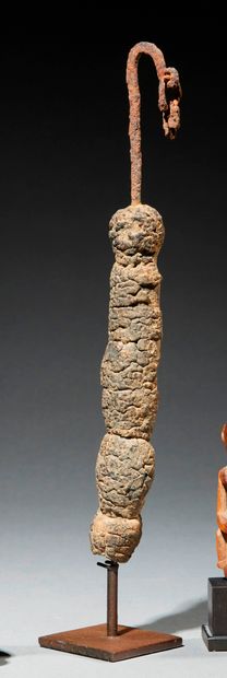 null Dogon sculpture
Mali
Wood, iron, crusty patina
H. 25,3 cm
Long-line Dogon sculpture...