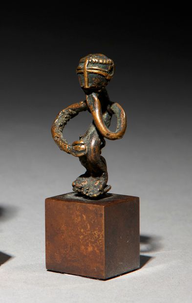  Poids Akan Bronze. Côte d'Ivoire/Ghana H. 4,1 cm Poids à peser la poudre d'or Akan...