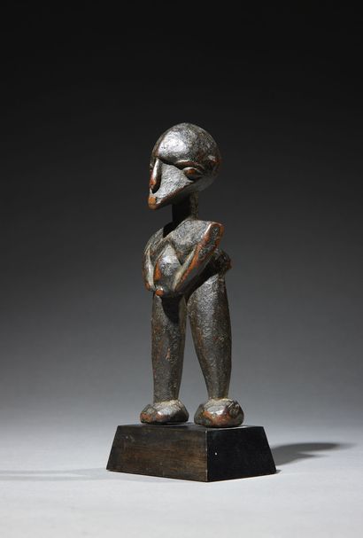 null Lobi statuette
Burkina Faso
Wood
H. 16.5 cm
Statuette representing a character...