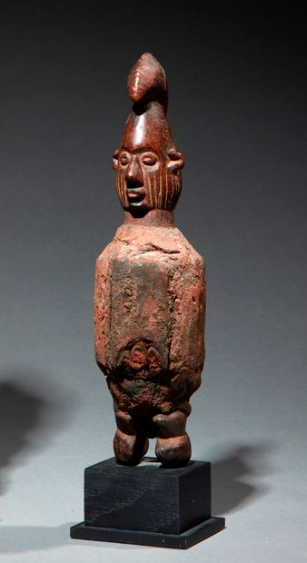 null Téké statuette
Congo DRC Wood, fabric, mineral materials H. 21 cm
Statue with...