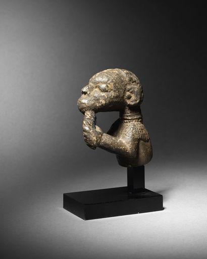 null Nomoli Sapi figure, Sierra Leone
Steatite
H. 10 cm 
Nomoli Sapi figure, Sierra...